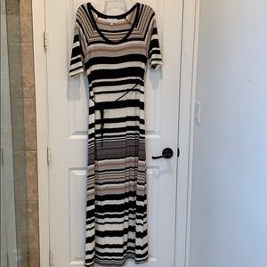 Jessica Simpson maternity maxi dress
